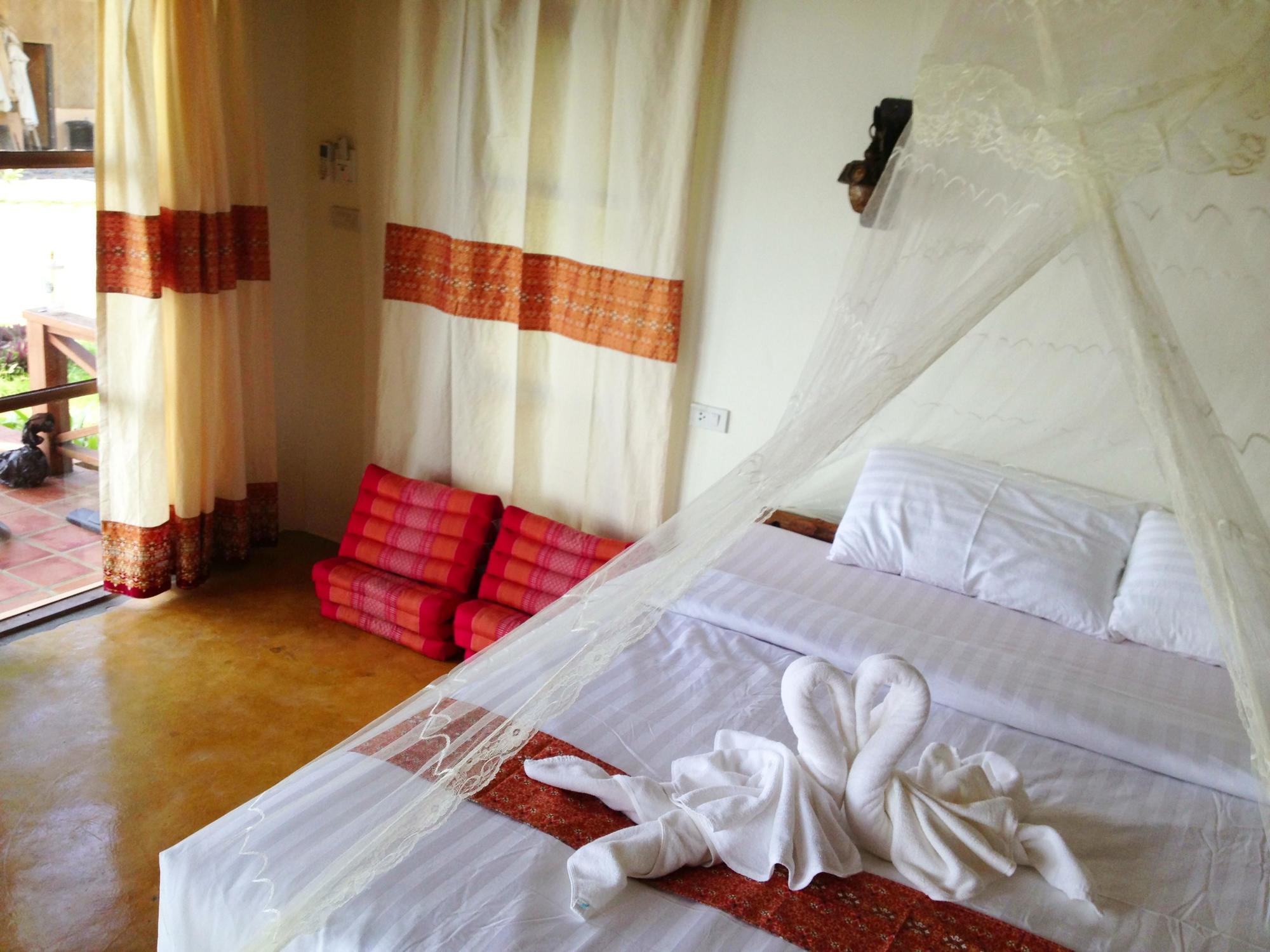 Nautilus Right On The Beach Resort Ko Lanta エクステリア 写真